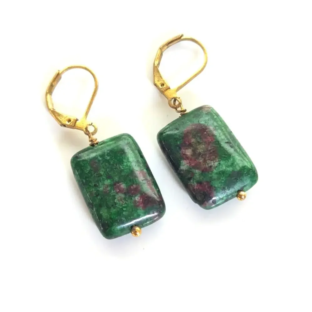 Vintage Ruby Zoisite Anyolite Stone Gold Tone Leverback Pierced Dangle Earrings